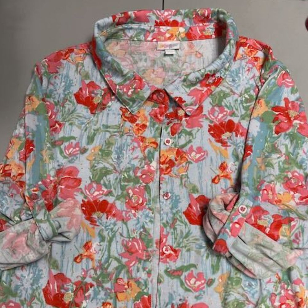 Women's LuLaRoe long-sleeved (roll-up) button down blue floral blouse/shirt 3XL.